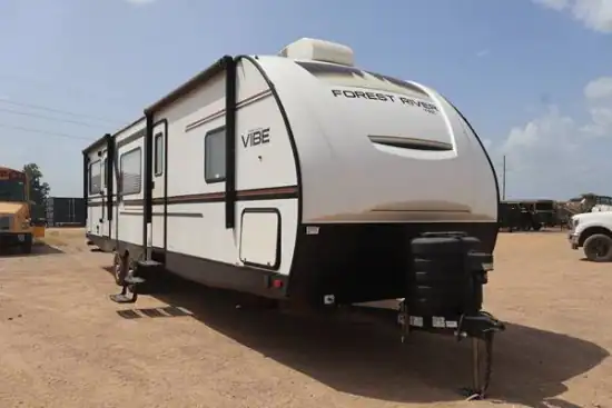 2019 FOREST RIVER VIBE 33RK 36' CAMPER Lot 2491